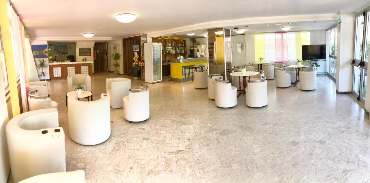 Hotel Naica Rímini Exterior foto