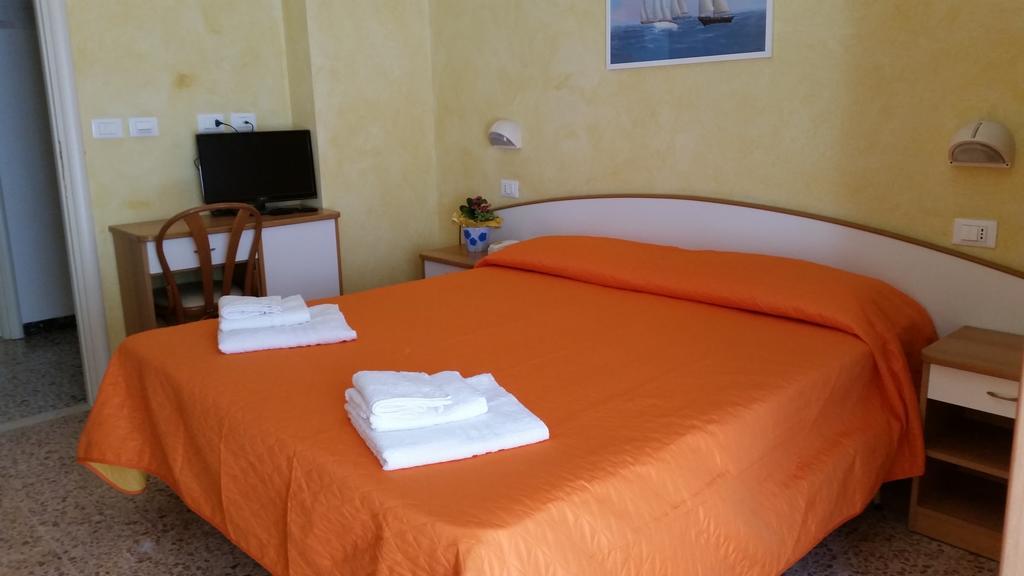 Hotel Naica Rímini Habitación foto